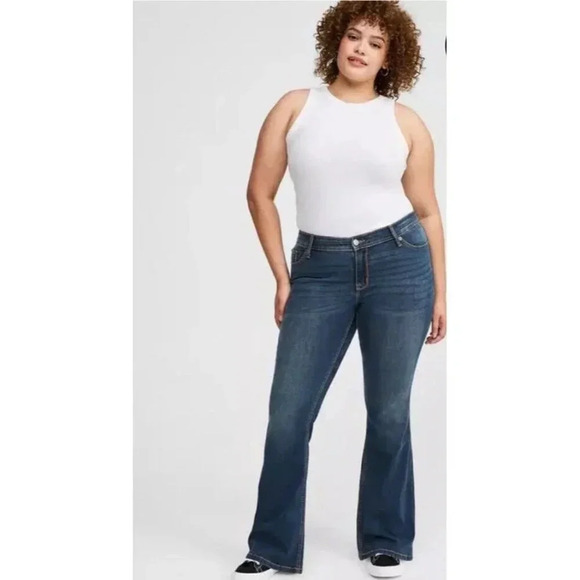Torrid Luxe Slim Boot Jeans Women's Size 24 R Medium Wash Stretch Denim Preppy - Picture 1 of 9